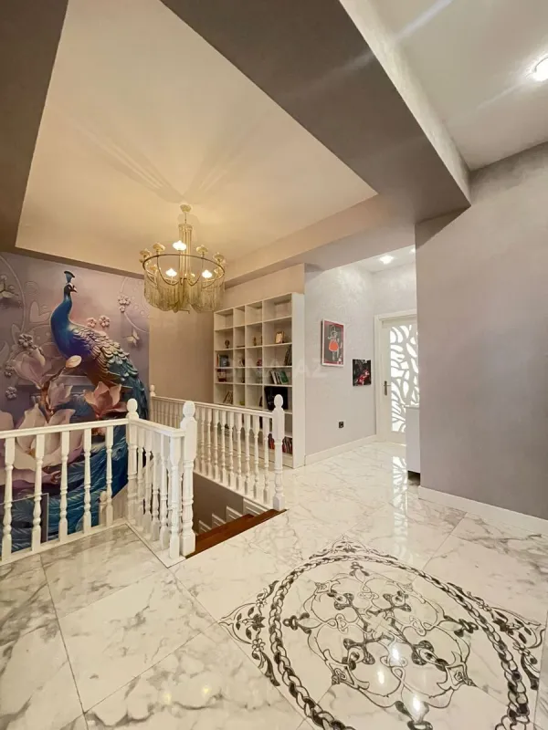 Satılır 4 otaqlı mənzil 240 m²