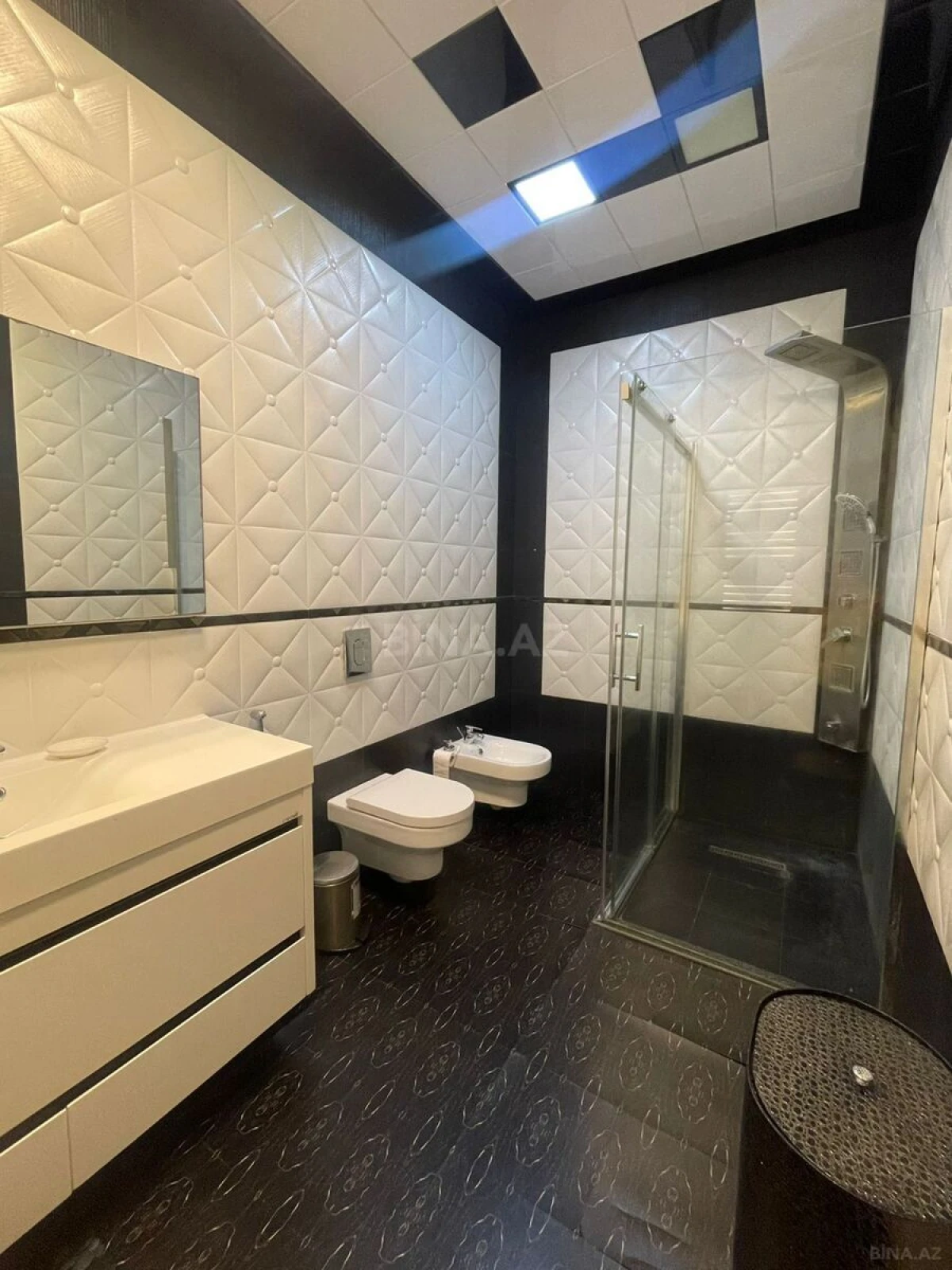 Satılır 4 otaqlı mənzil 240 m²