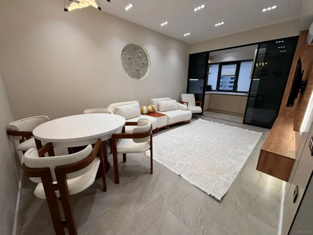 Kirayə verilir 2 otaqlı mənzil 75 m²