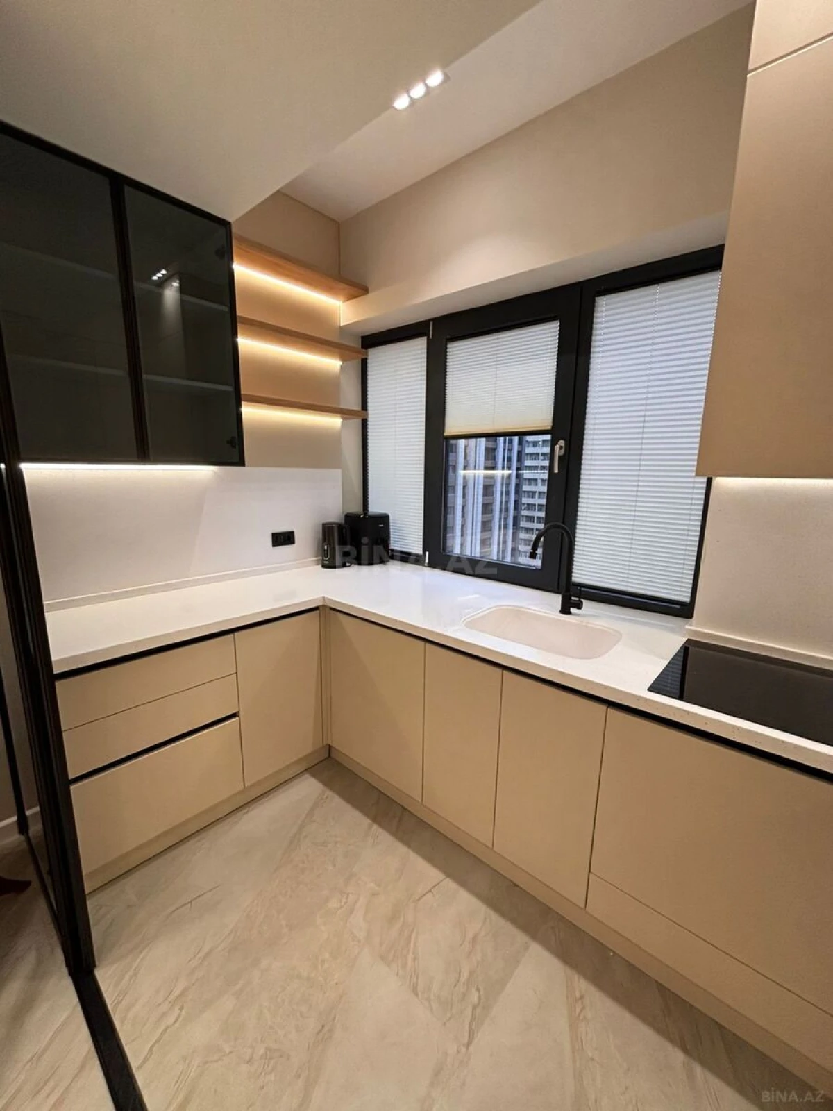 Kirayə verilir 2 otaqlı mənzil 75 m²