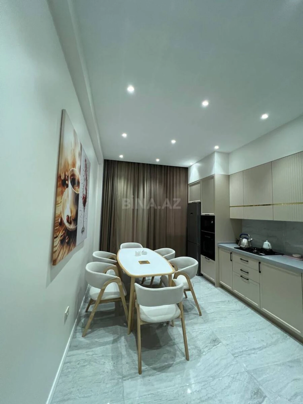 Kirayə verilir 3 otaqlı mənzil 170 m²