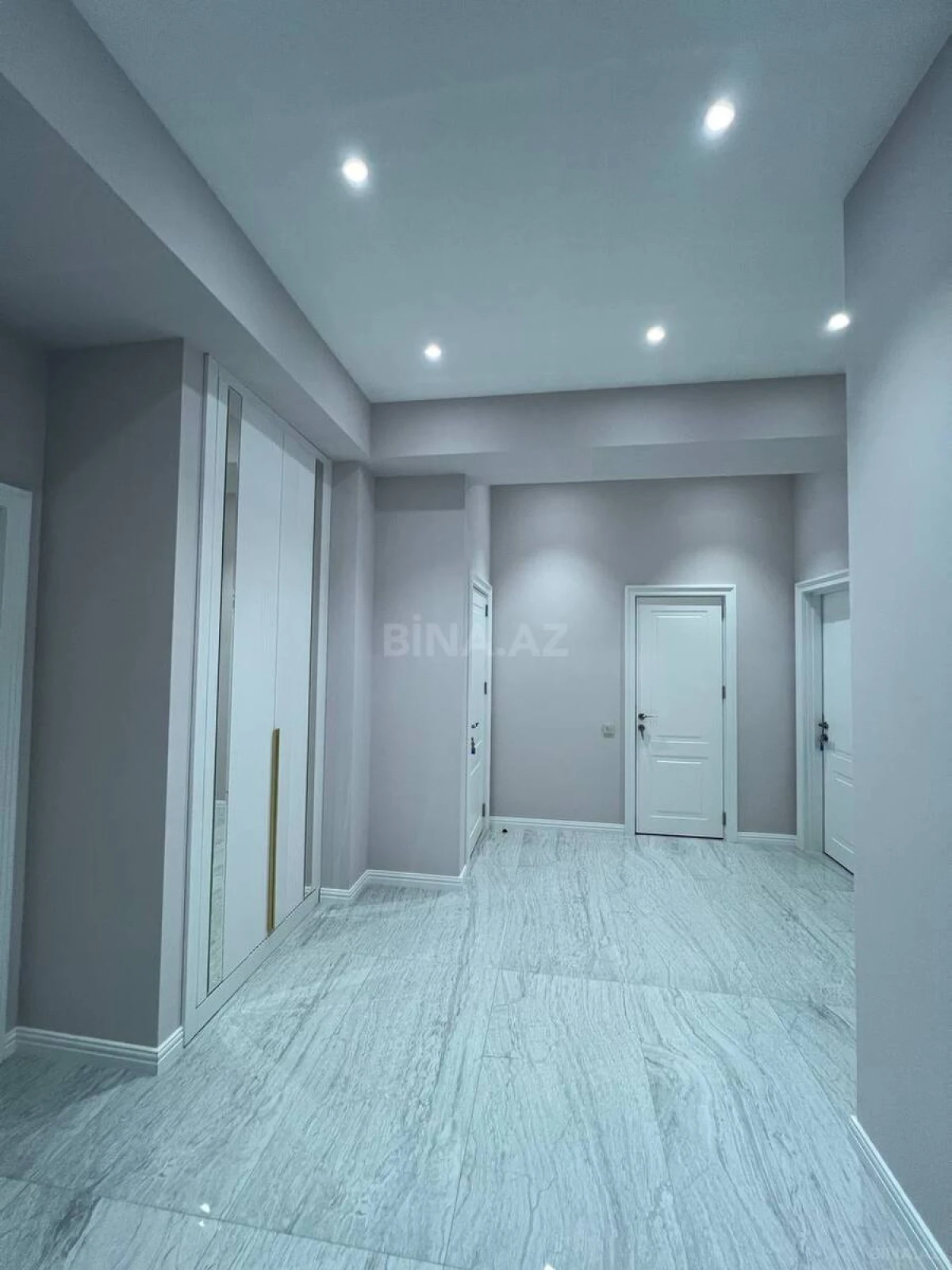 Kirayə verilir 3 otaqlı mənzil 170 m²