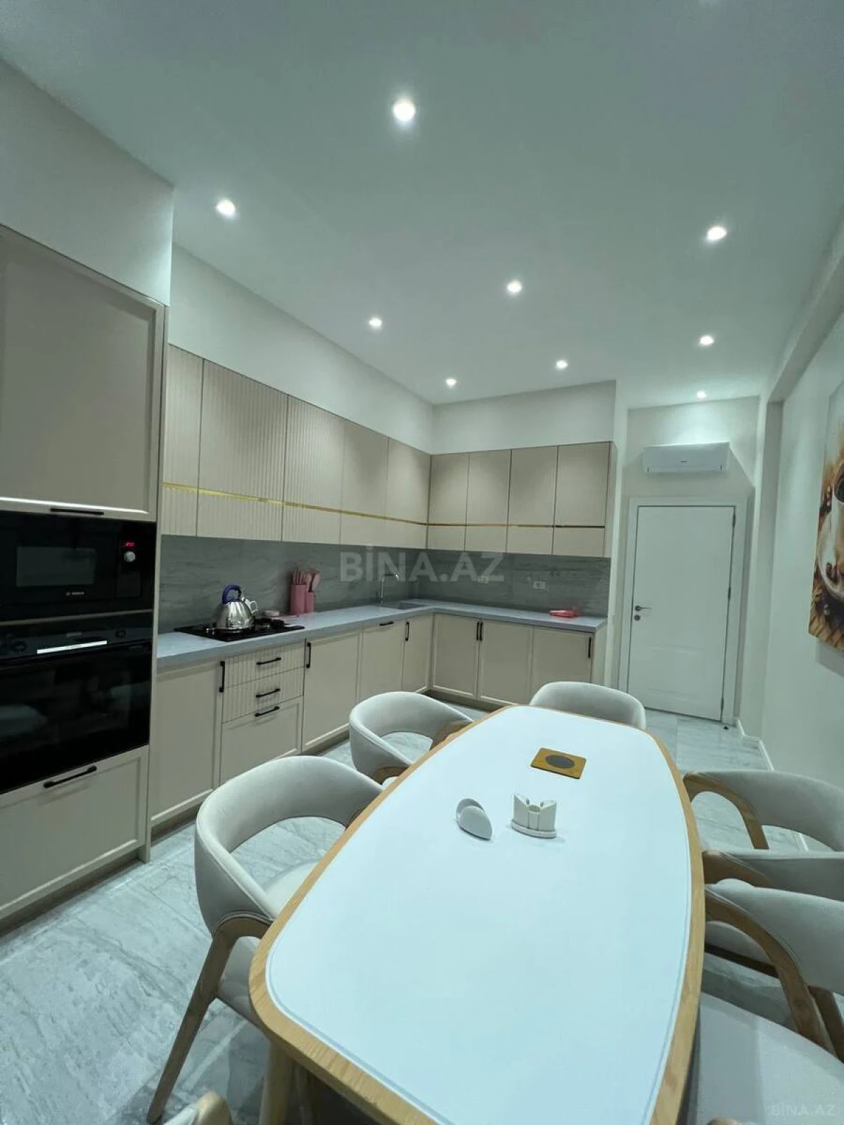 Kirayə verilir 3 otaqlı mənzil 170 m²