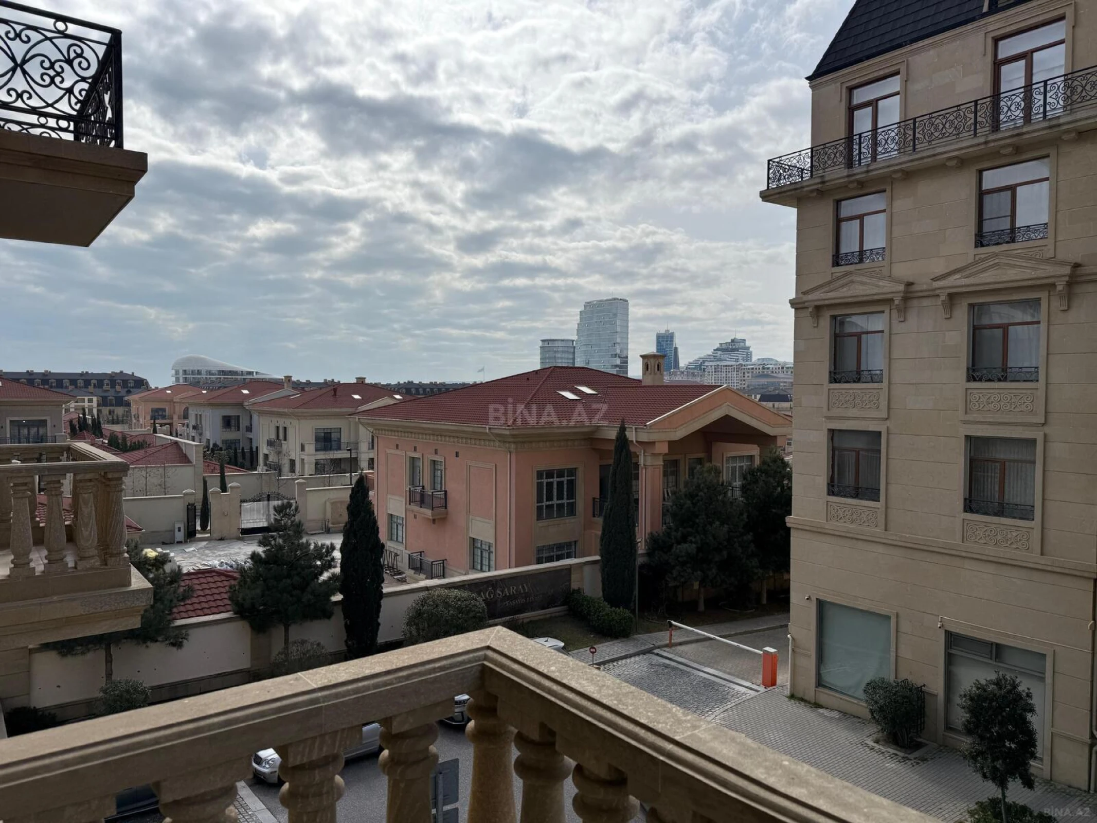 Satılır 3 otaqlı mənzil 103.5 m²