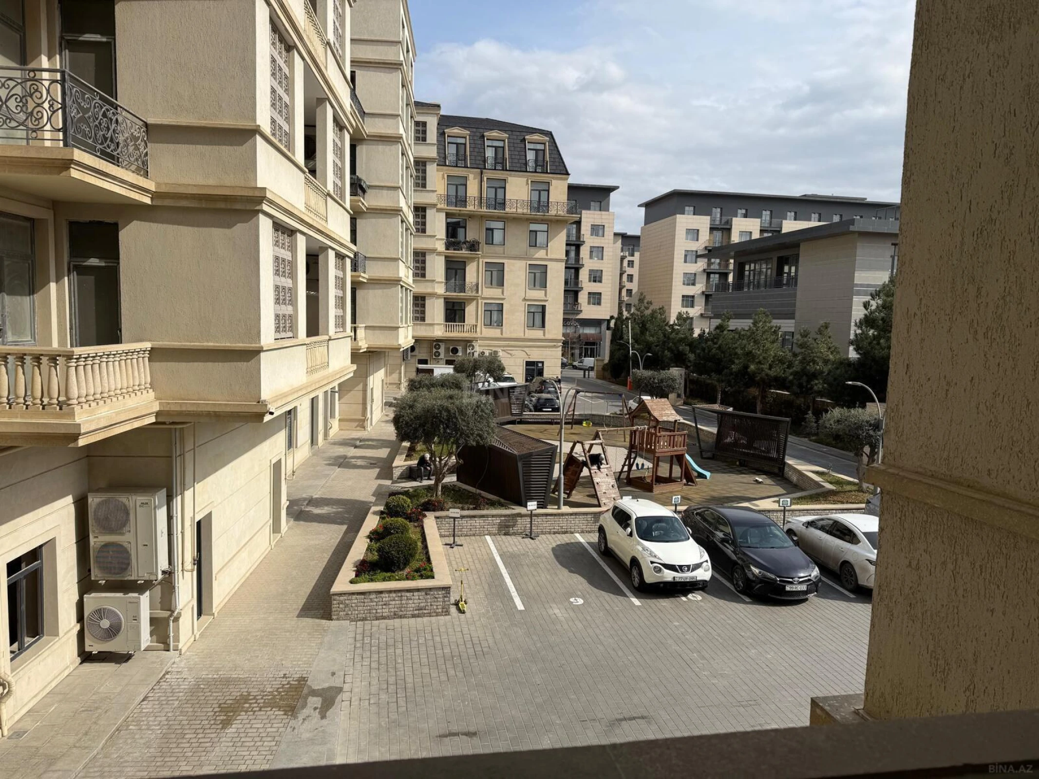 Satılır 3 otaqlı mənzil 103.5 m²