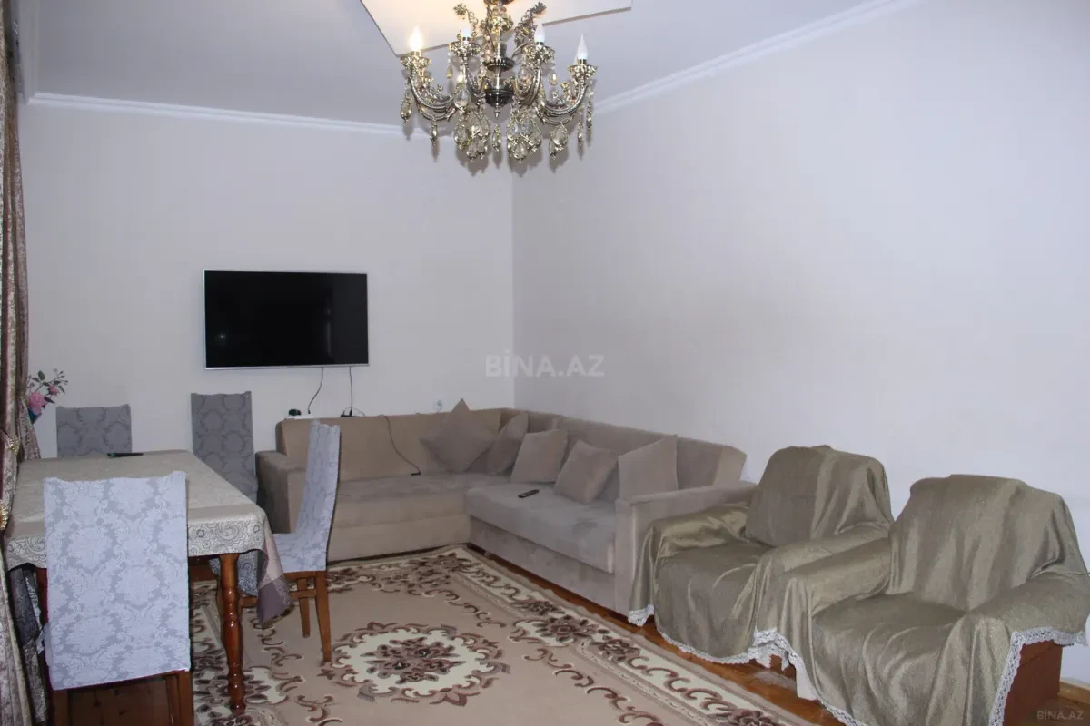 Satılır 8 otaqlı həyət evi 250 m²