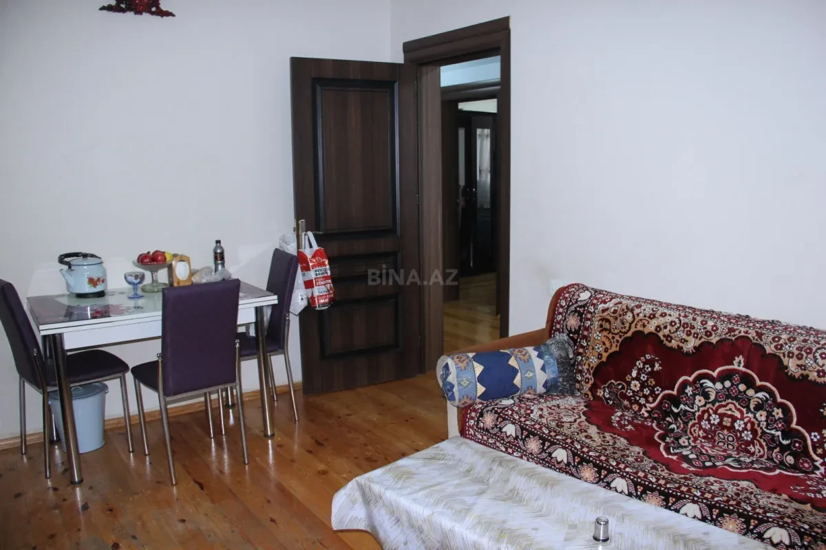 Satılır 8 otaqlı həyət evi 250 m²