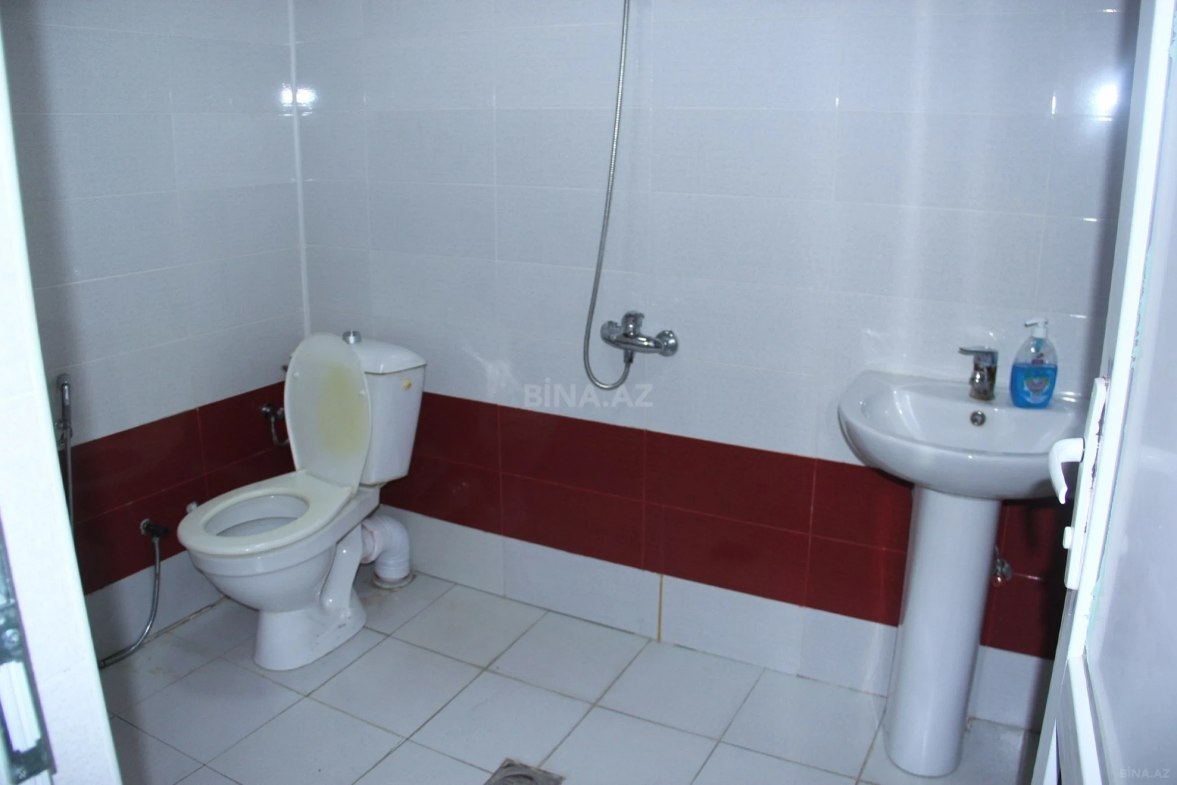 Satılır 8 otaqlı həyət evi 250 m²