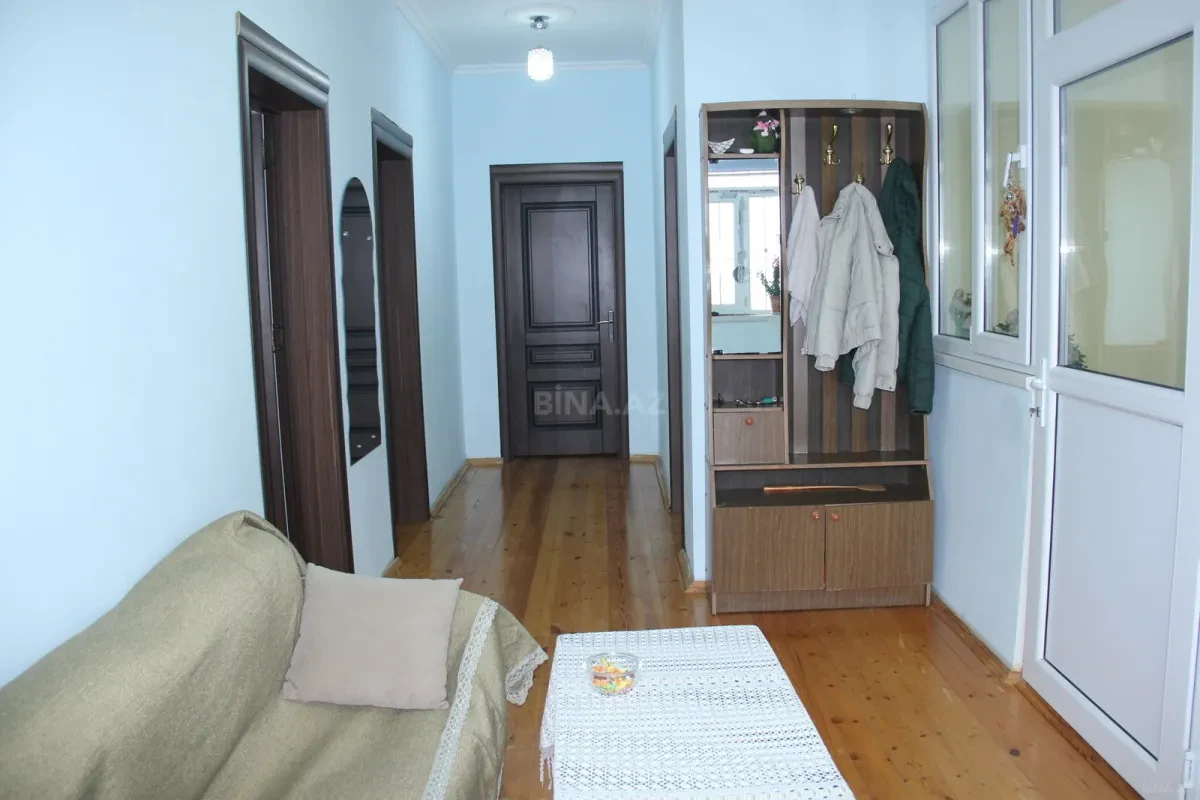 Satılır 8 otaqlı həyət evi 250 m²