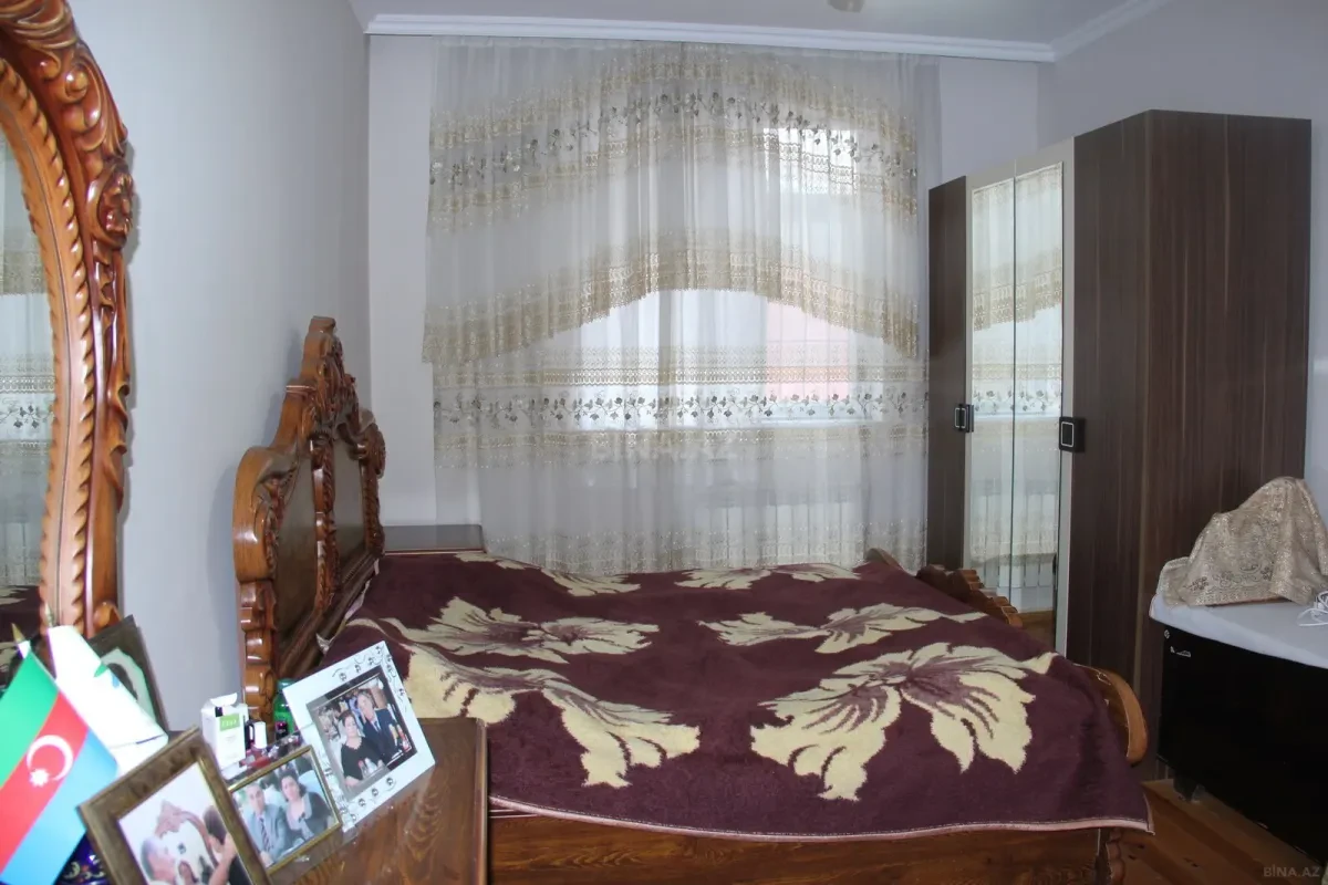 Satılır 8 otaqlı həyət evi 250 m²