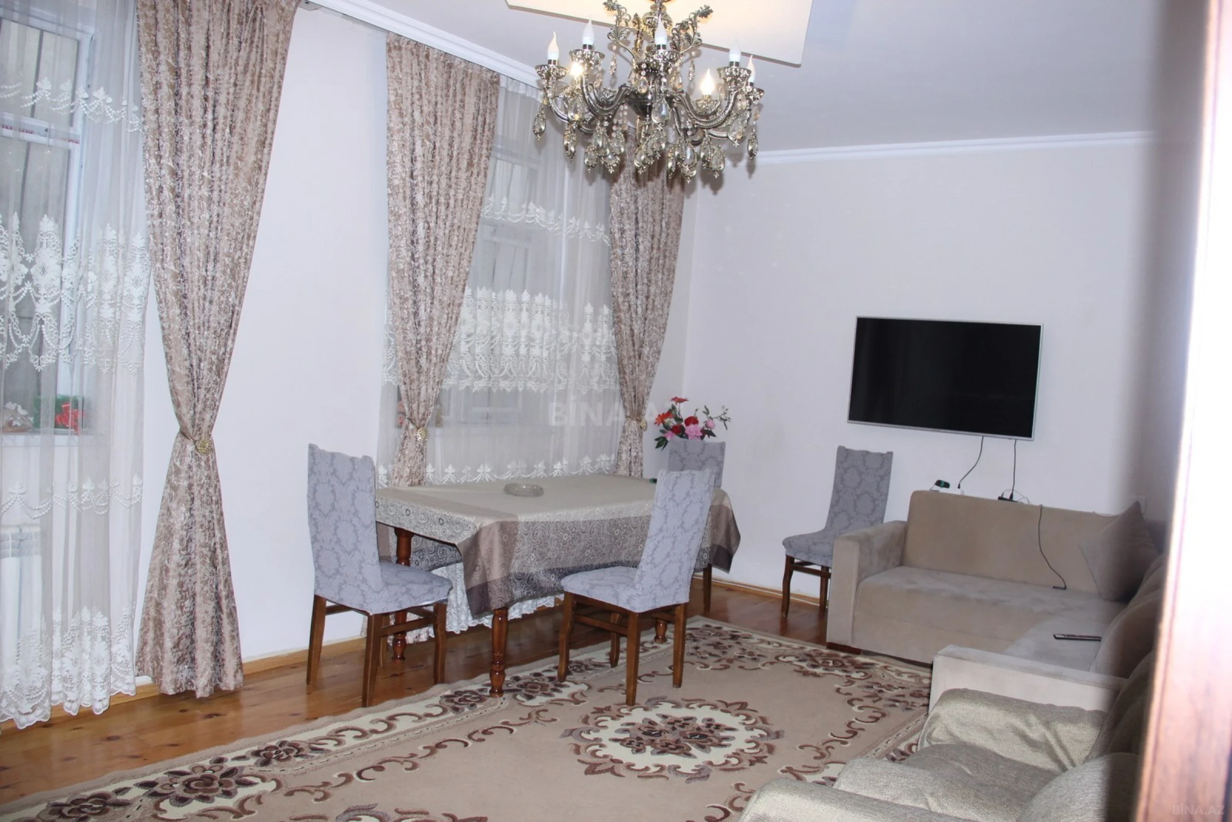 Satılır 8 otaqlı həyət evi 250 m²