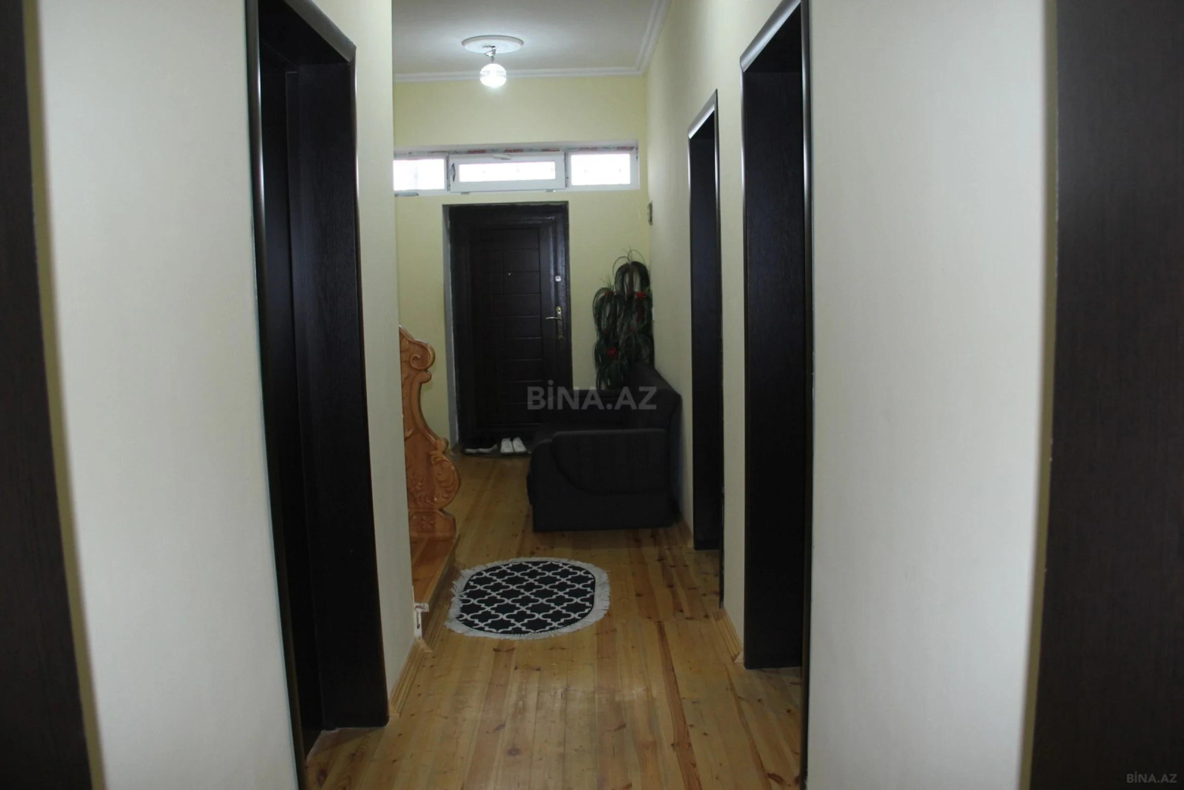 Satılır 8 otaqlı həyət evi 250 m²
