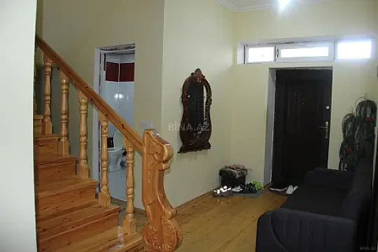 Satılır 8 otaqlı həyət evi 250 m²