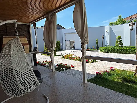 Satılır 7 otaqlı həyət evi 530 m²