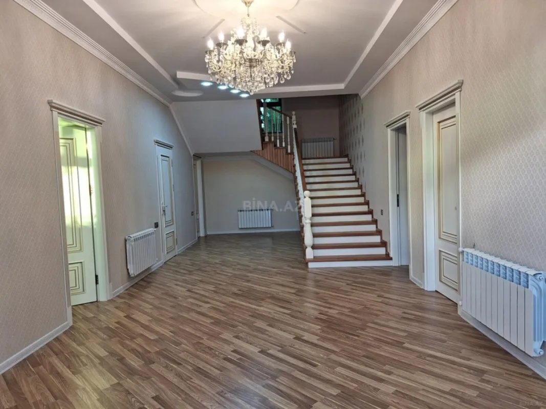 Satılır 7 otaqlı həyət evi 530 m²