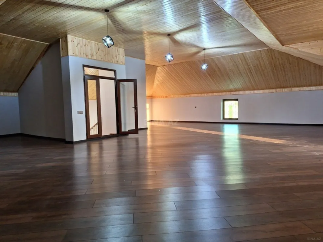 Satılır 7 otaqlı həyət evi 530 m²