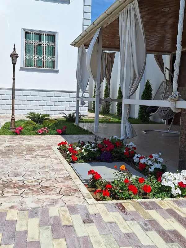 Satılır 7 otaqlı həyət evi 530 m²