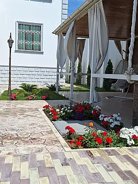 Satılır 7 otaqlı həyət evi 530 m²