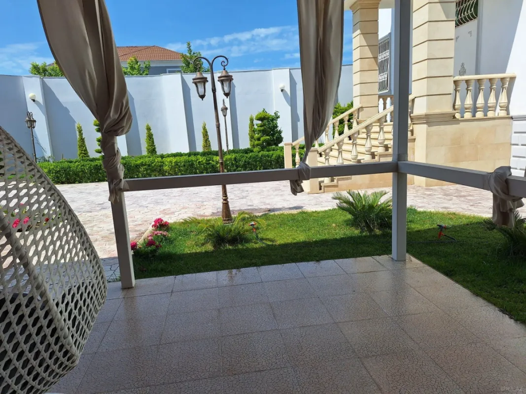 Satılır 7 otaqlı həyət evi 530 m²