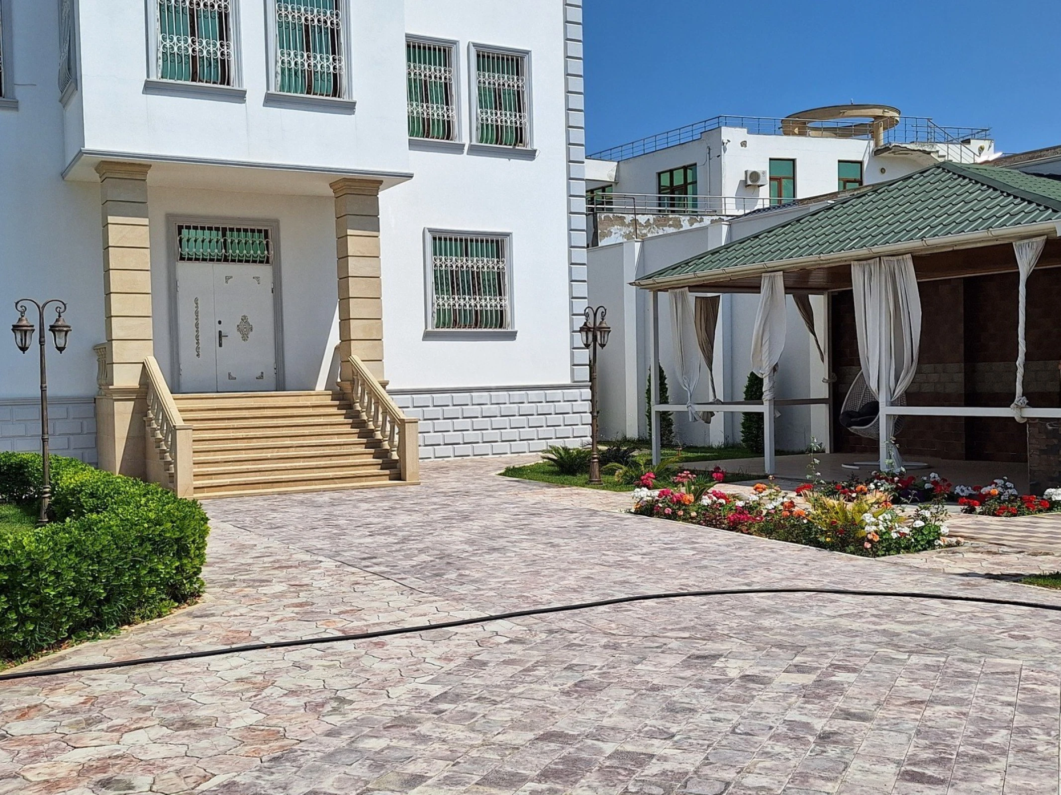 Satılır 7 otaqlı həyət evi 530 m²