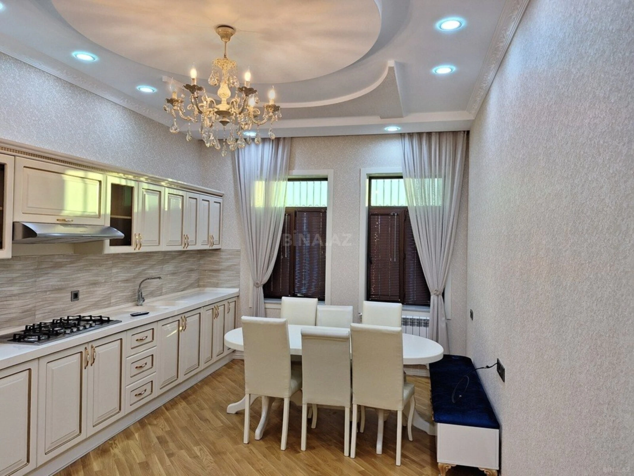 Satılır 7 otaqlı həyət evi 530 m²