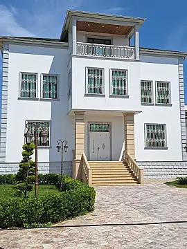 Satılır 7 otaqlı həyət evi 530 m²