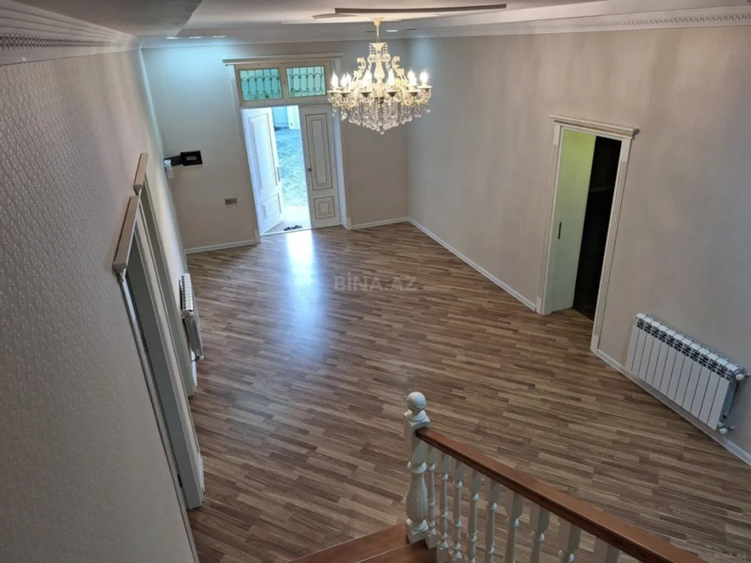 Satılır 7 otaqlı həyət evi 530 m²