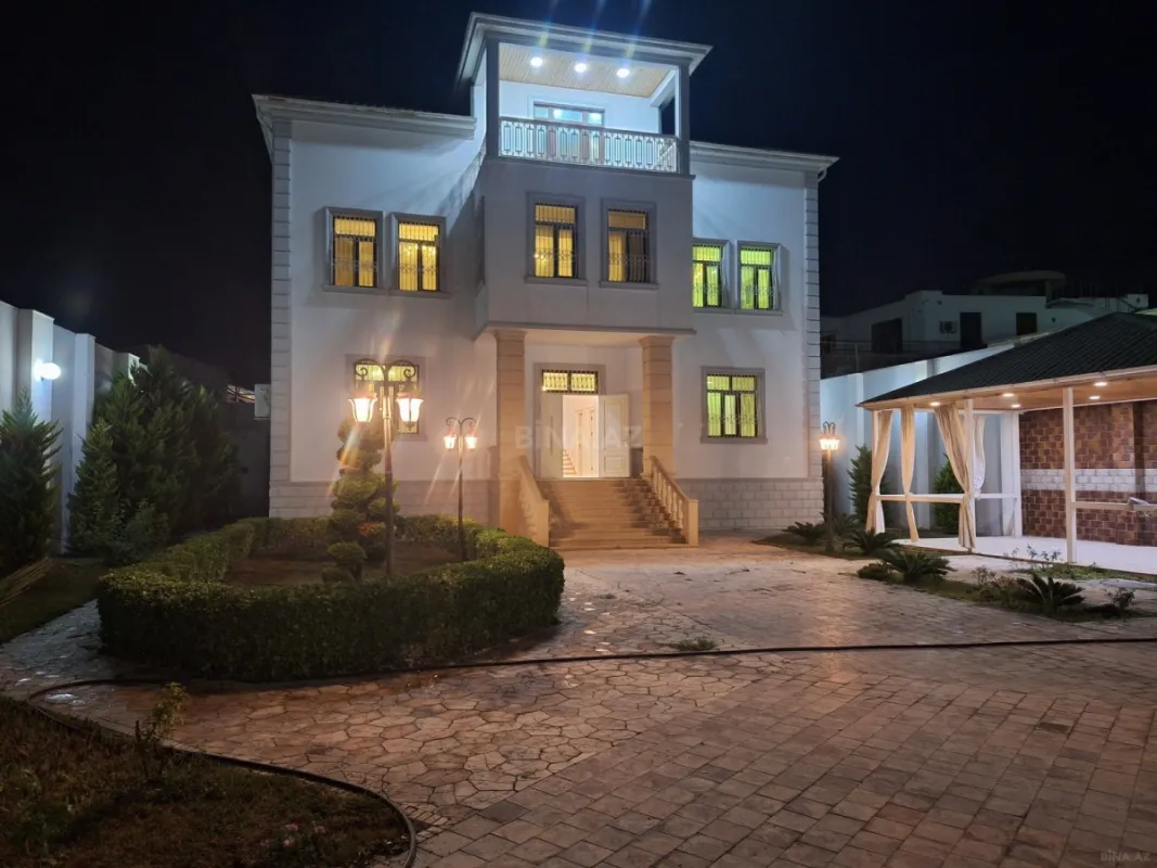 Satılır 7 otaqlı həyət evi 530 m²