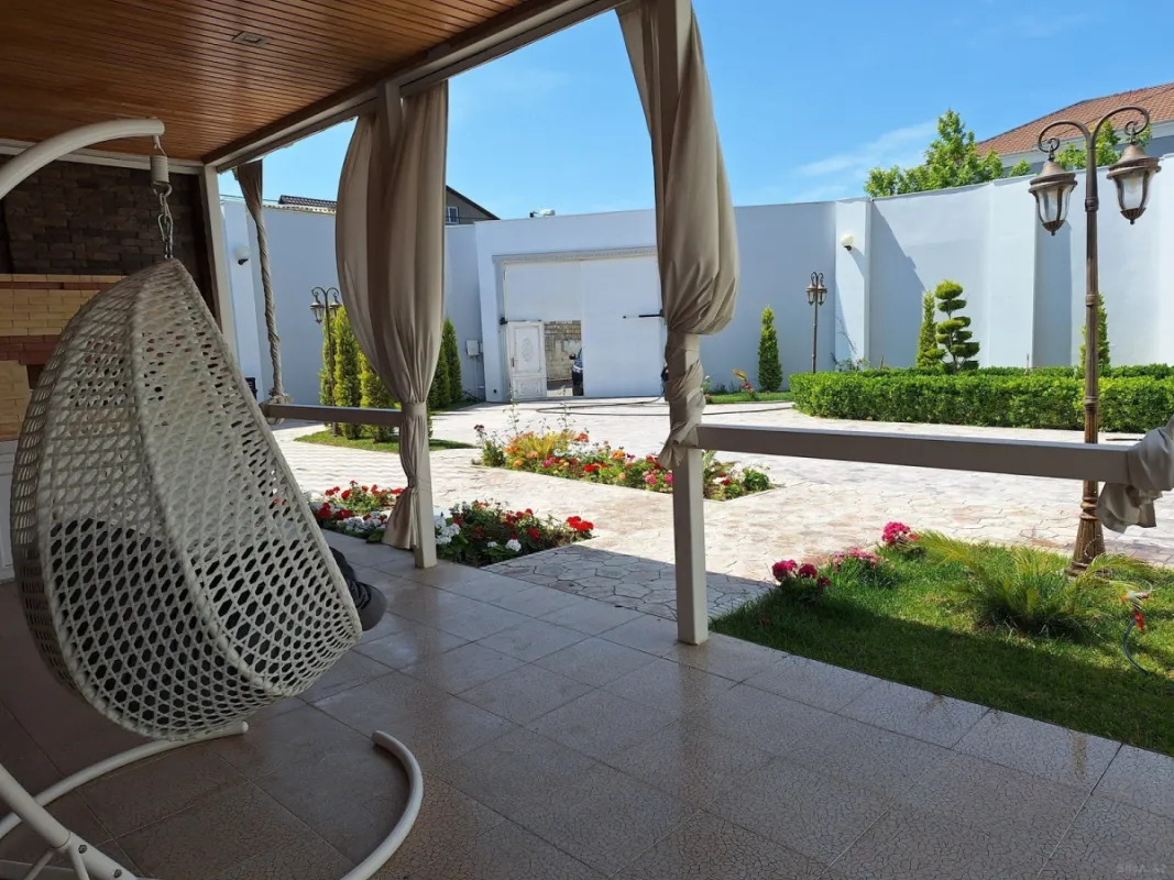 Satılır 7 otaqlı həyət evi 530 m²
