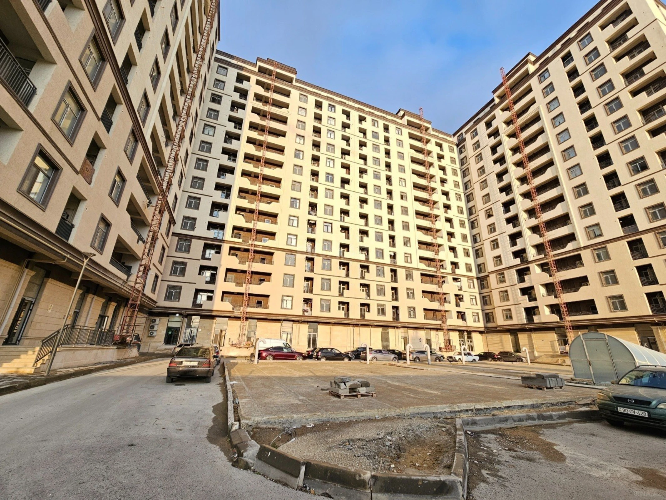 Satılır 3 otaqlı mənzil 103 m²