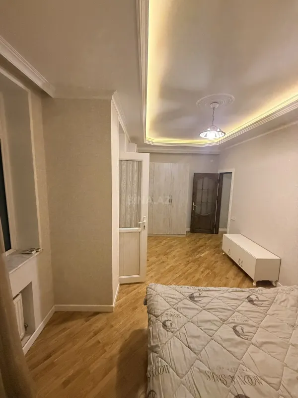 Satılır 4 otaqlı mənzil 170 m²