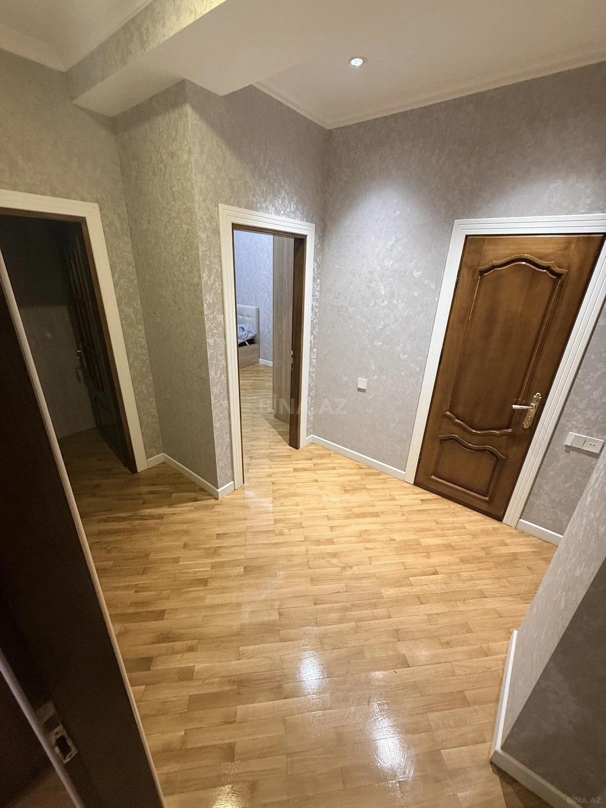 Satılır 4 otaqlı mənzil 170 m²