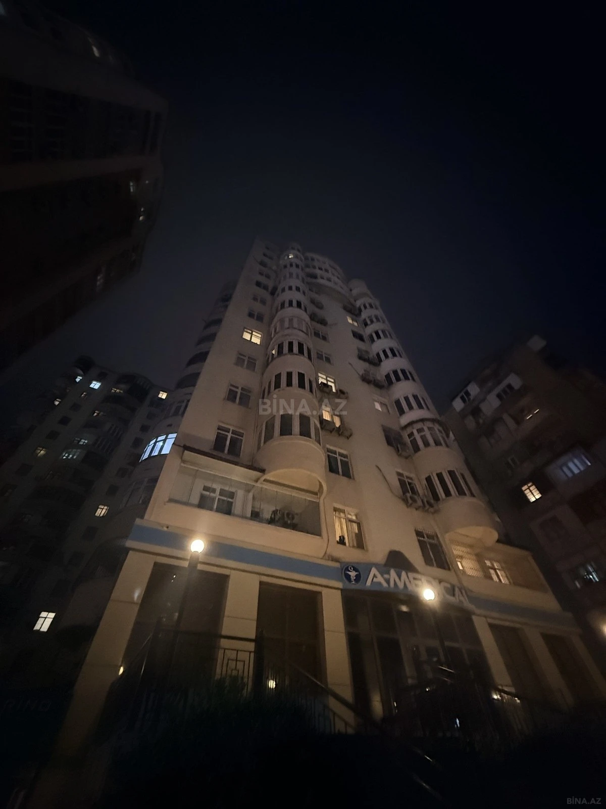 Satılır 4 otaqlı mənzil 170 m²