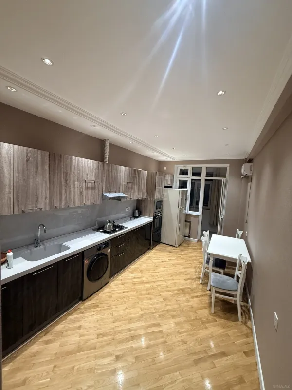 Satılır 4 otaqlı mənzil 170 m²