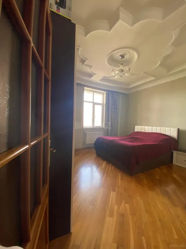 Satılır 3 otaqlı mənzil 150 m²