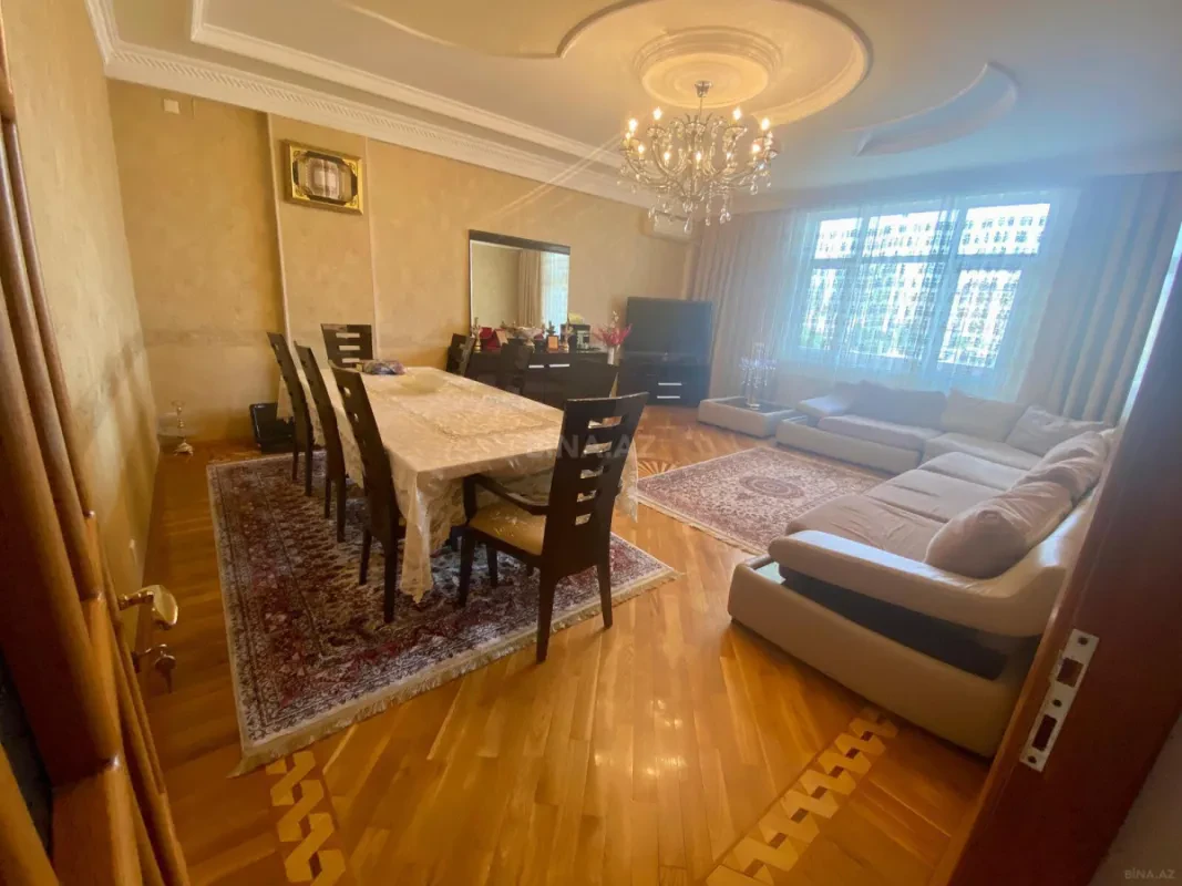 Satılır 3 otaqlı mənzil 150 m²