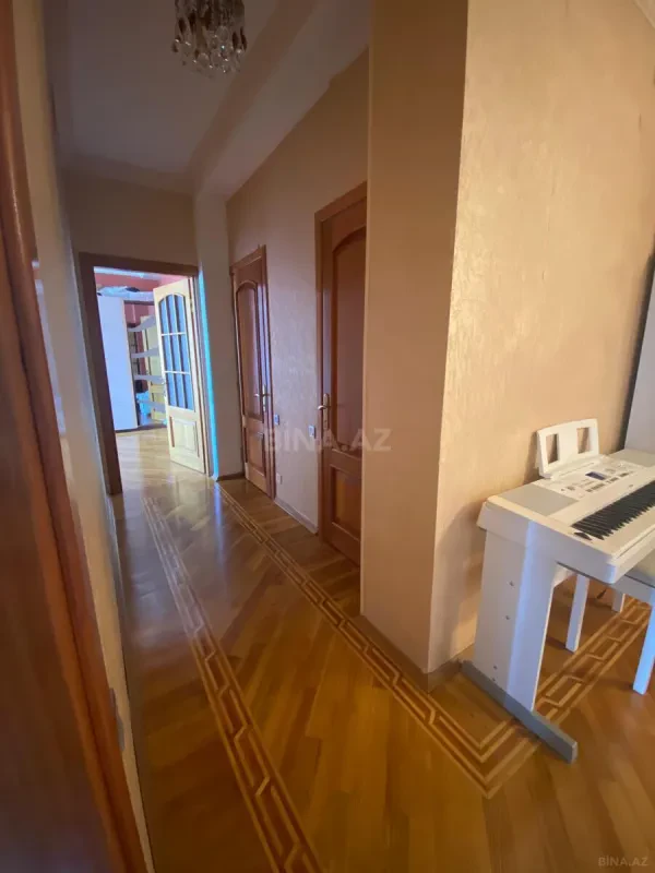 Satılır 3 otaqlı mənzil 150 m²