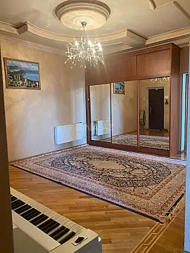 Satılır 3 otaqlı mənzil 150 m²