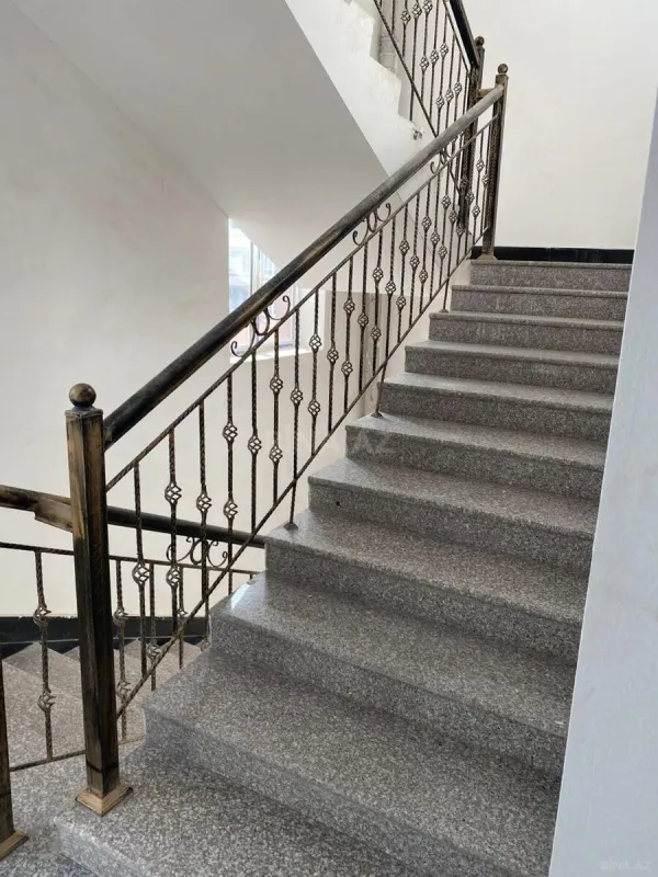 Satılır 4 otaqlı mənzil 170 m²