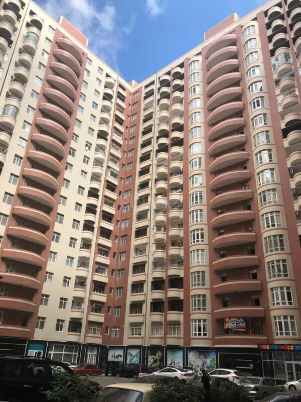 Satılır 4 otaqlı mənzil 170 m²