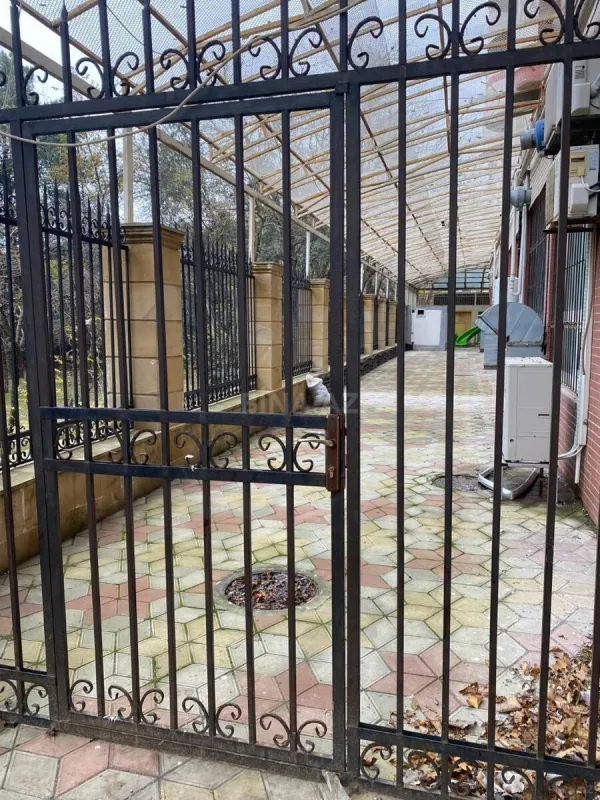 Satılır 4 otaqlı mənzil 170 m²