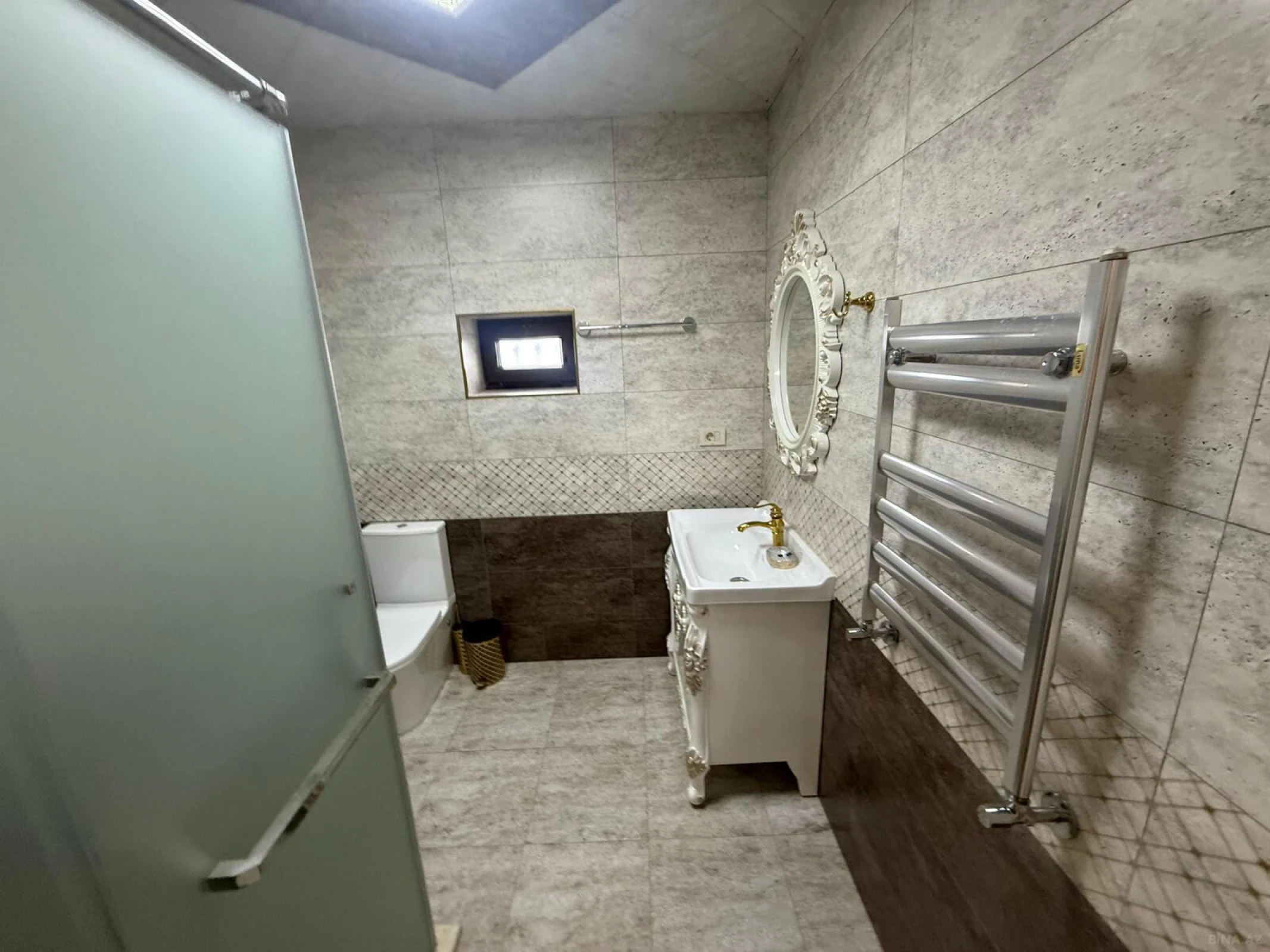 Satılır 9 otaqlı həyət evi 650 m²