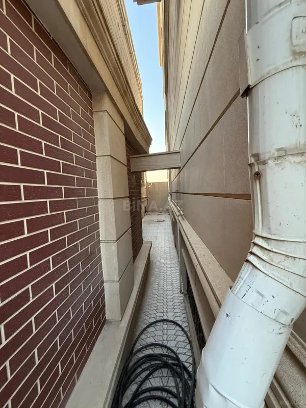 Satılır 9 otaqlı həyət evi 650 m²