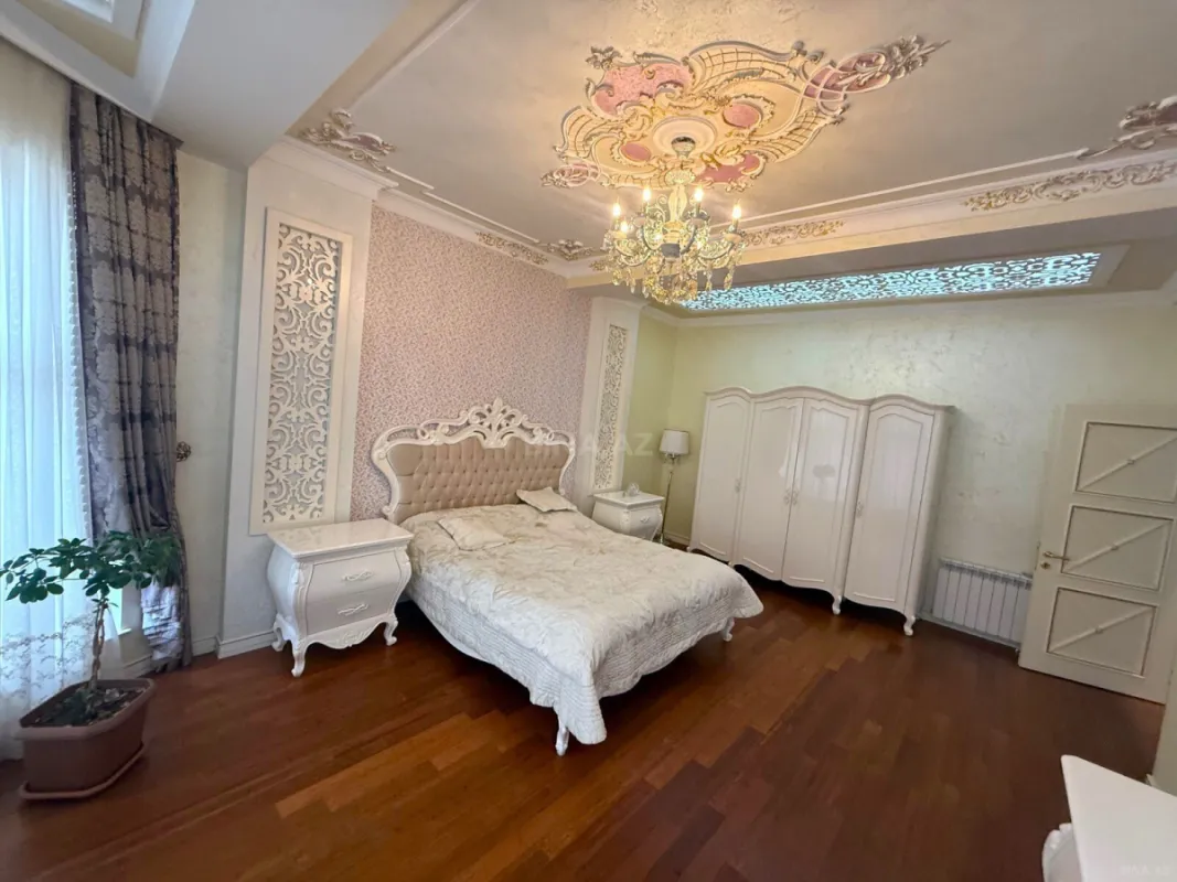 Satılır 9 otaqlı həyət evi 650 m²