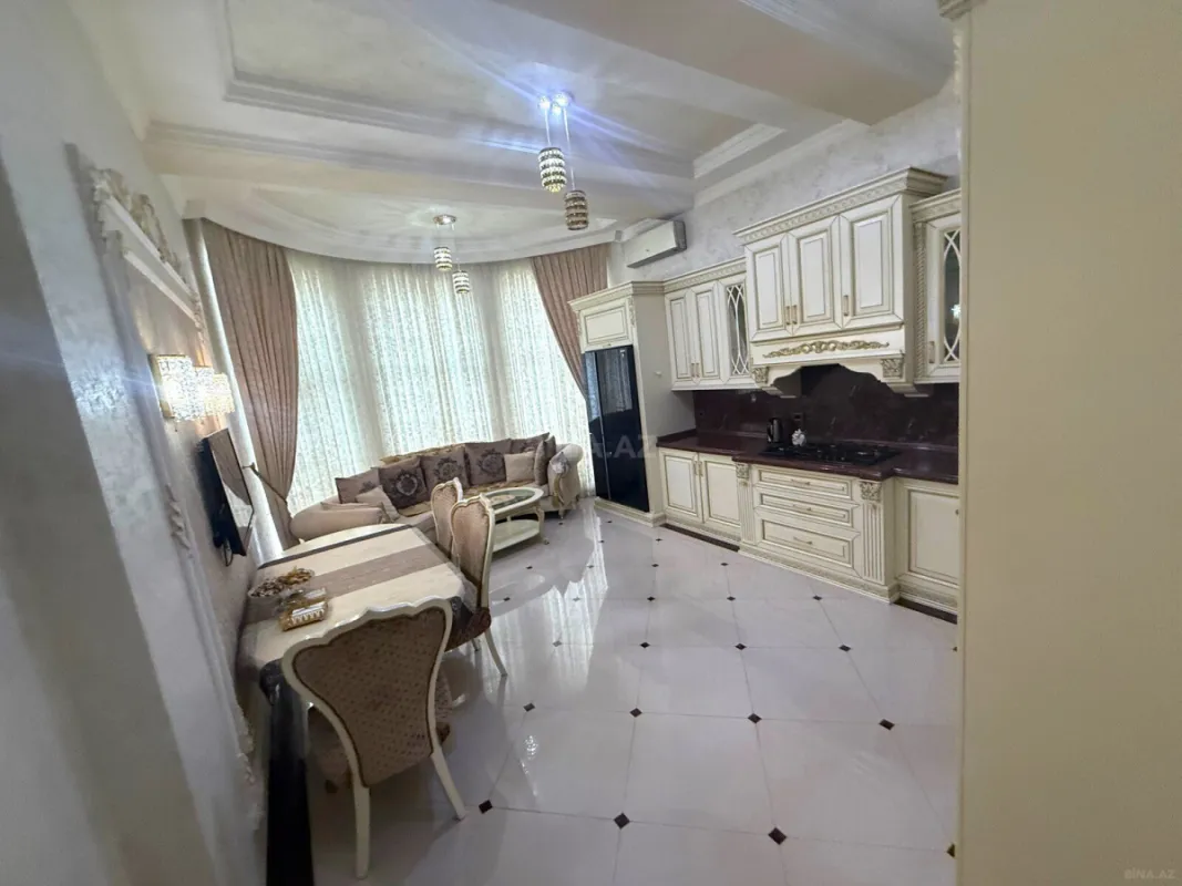 Satılır 9 otaqlı həyət evi 650 m²