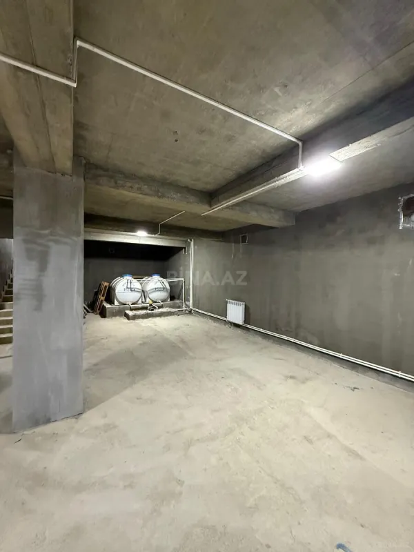 Satılır 9 otaqlı həyət evi 650 m²