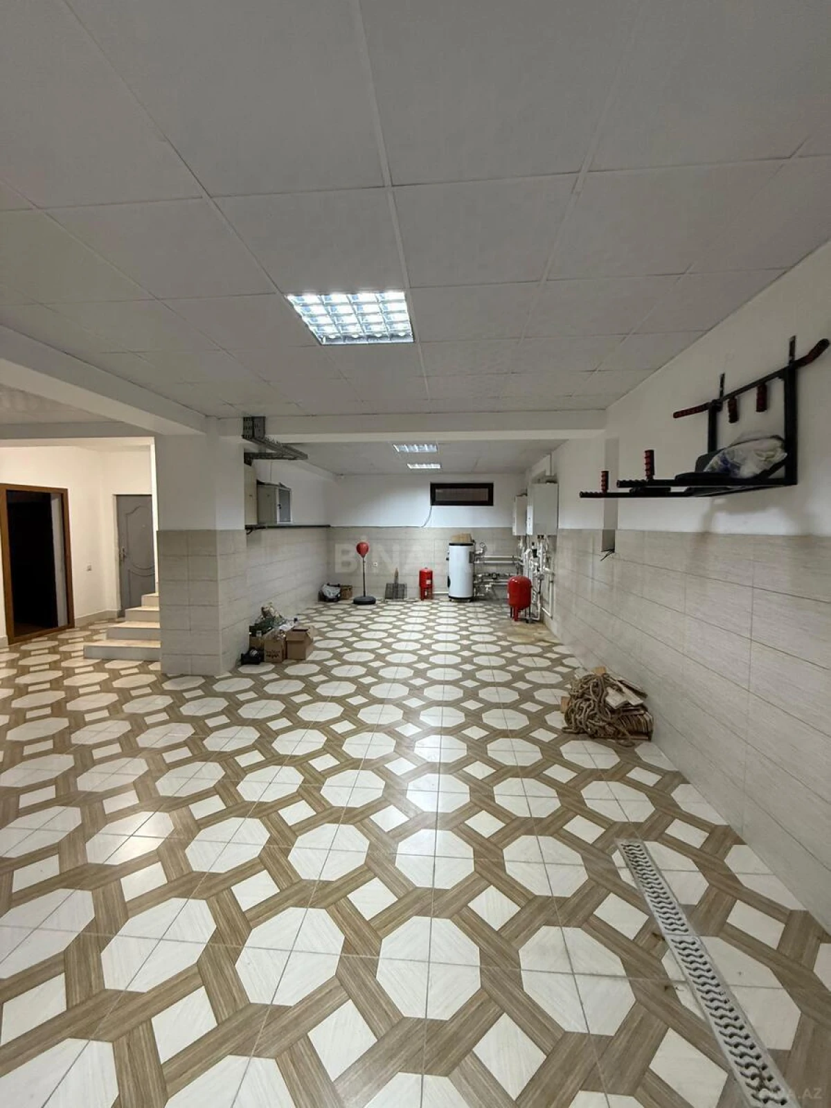 Satılır 9 otaqlı həyət evi 650 m²
