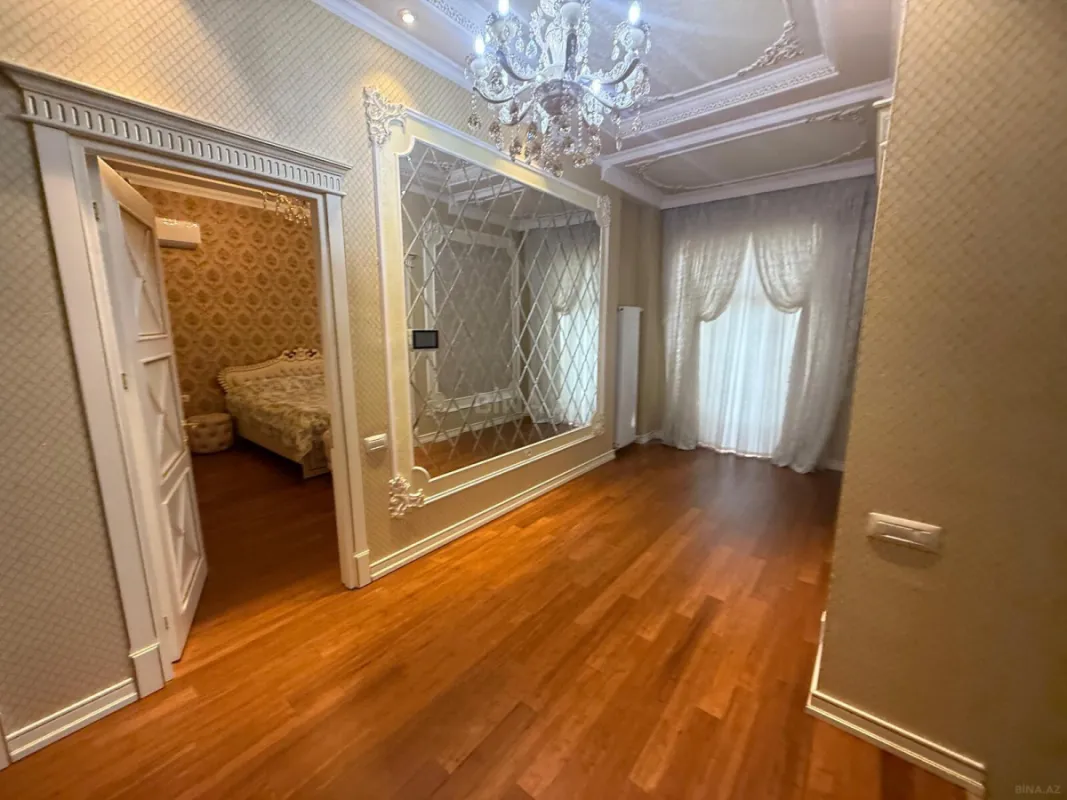 Satılır 9 otaqlı həyət evi 650 m²