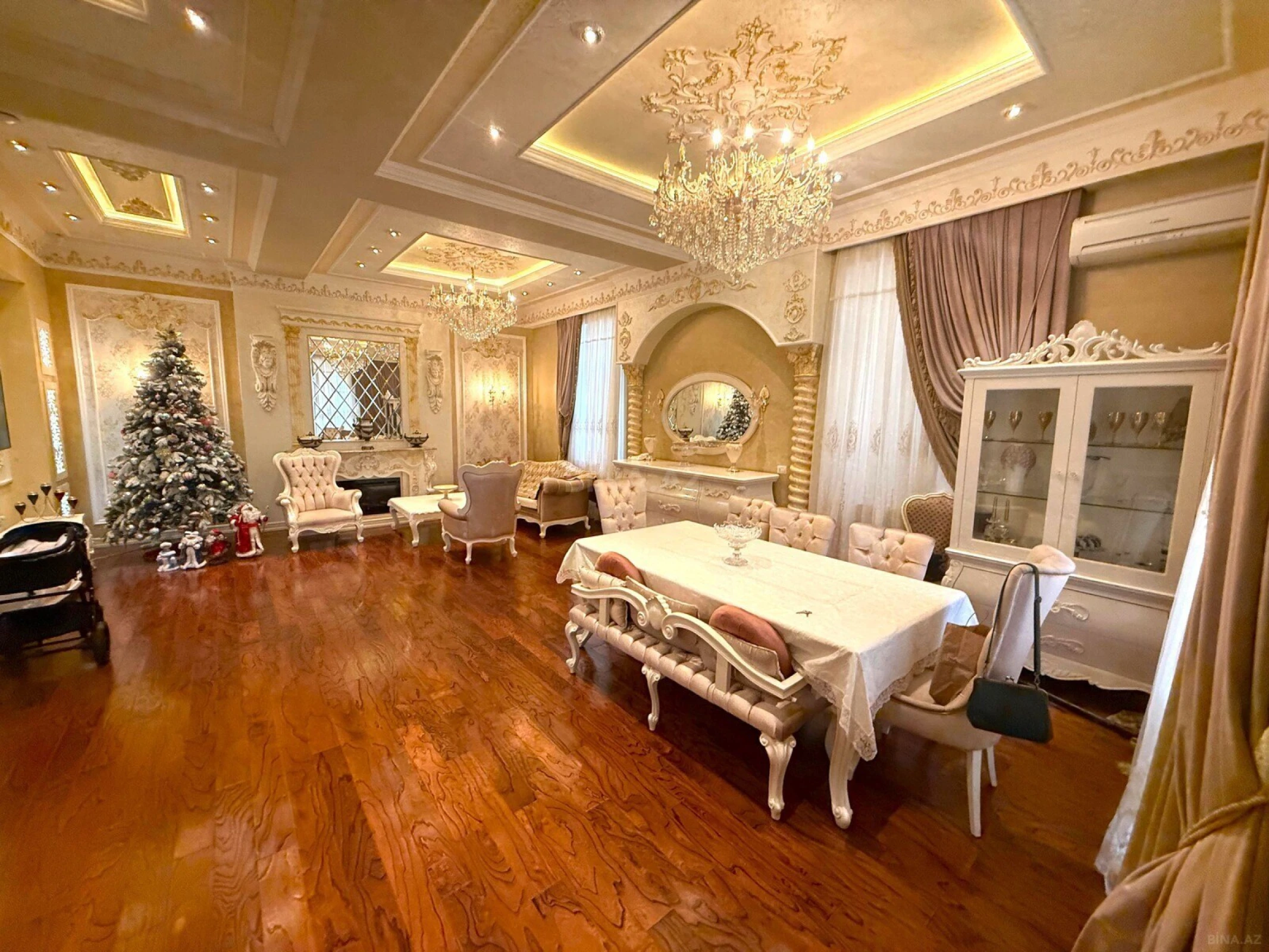 Satılır 9 otaqlı həyət evi 650 m²