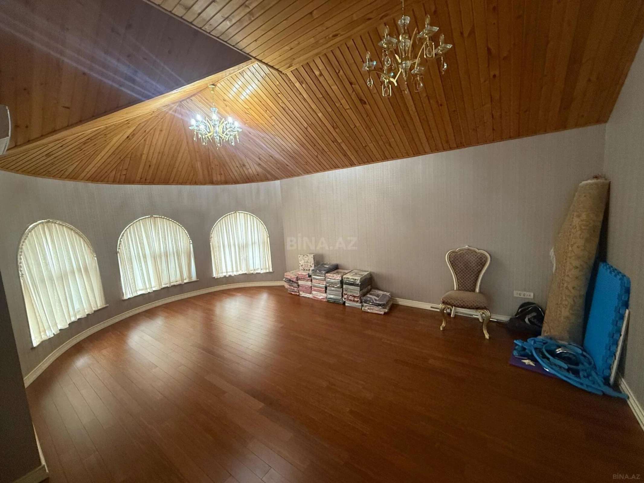 Satılır 9 otaqlı həyət evi 650 m²